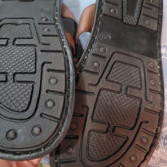 Shoes - Picture 3 of 4